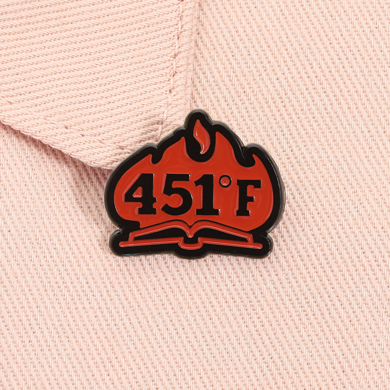 Fahrenheit 451 Book Enamel Pin - Science Buddies recensione e prezzo