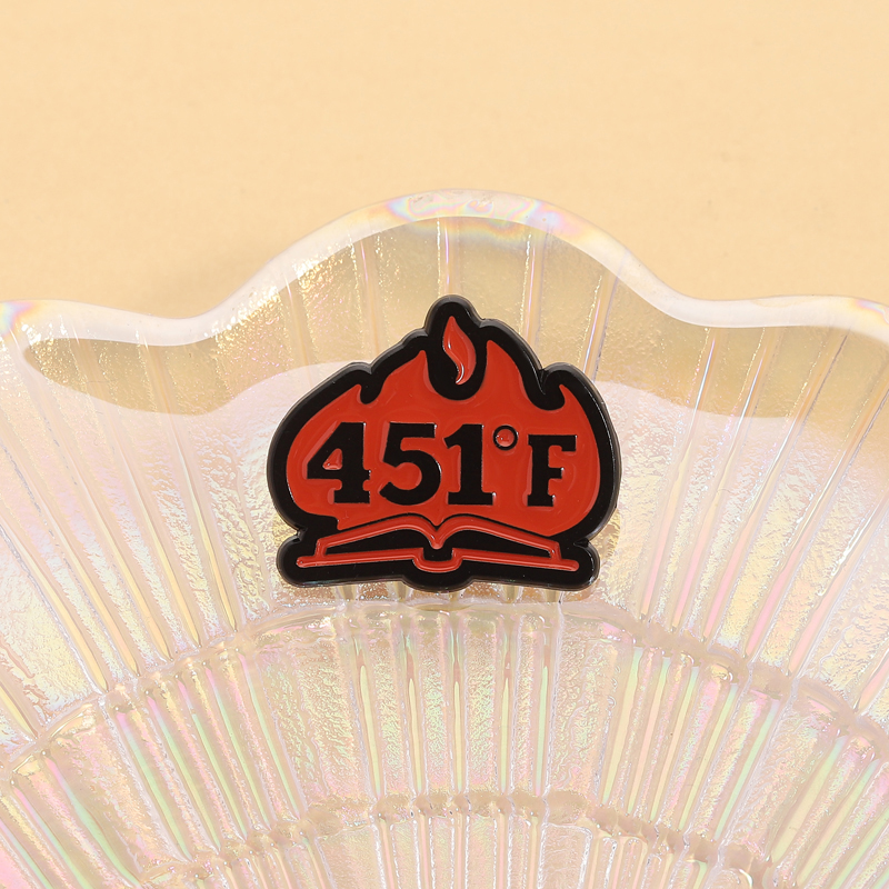 Fahrenheit 451 Book Enamel Pin - Science Buddies recensione e prezzo