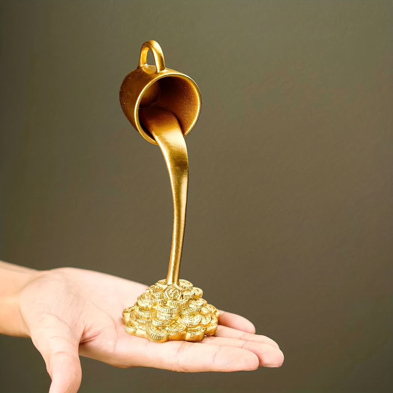 Floating Liquid Gold Mug Sculp - Newton Cradle Large recensione e prezzo