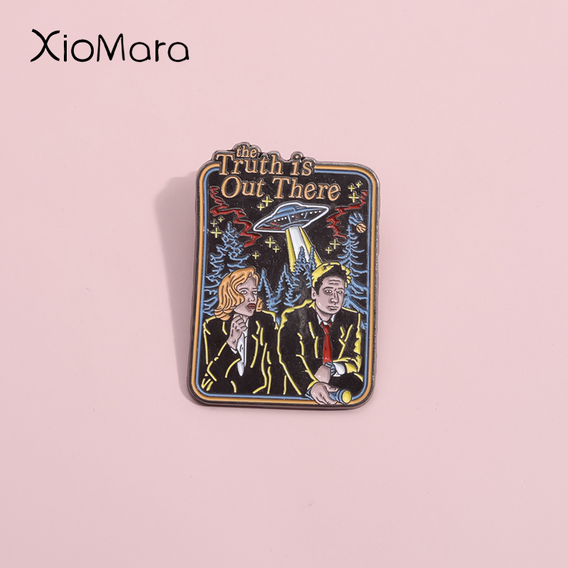 Science Film UFO Enamel Pins C - Science Buddies recensione e prezzo
