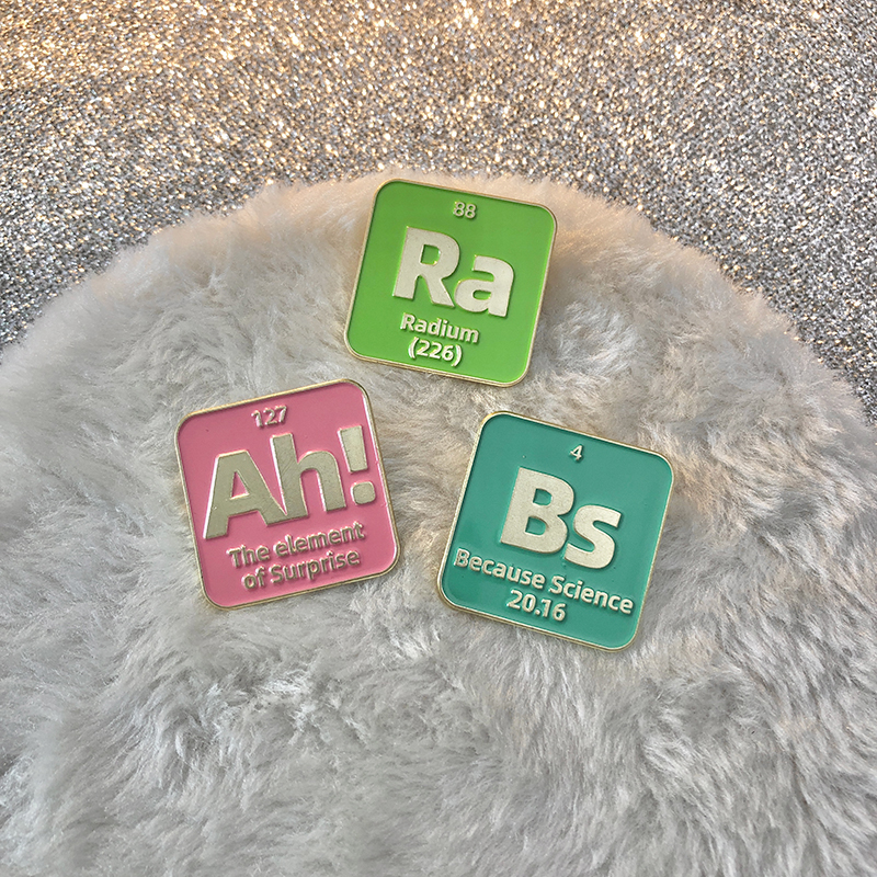 Periodic Table Enamel Pin Cust - Science Buddies recensione e prezzo