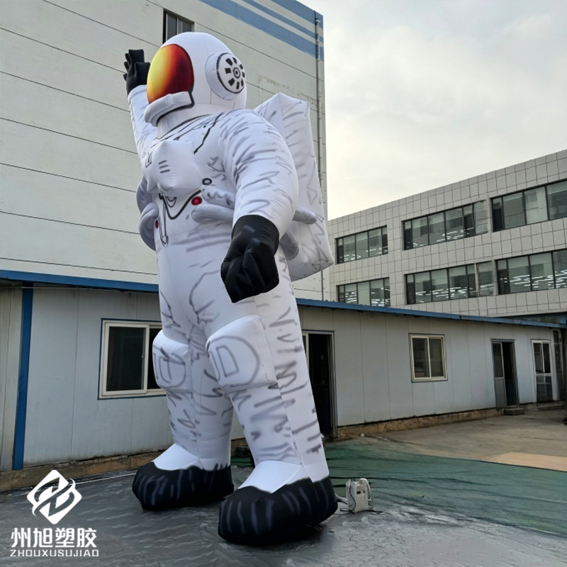 Inflatable astronaut, space sc - Science Exhibition Models recensione e prezzo