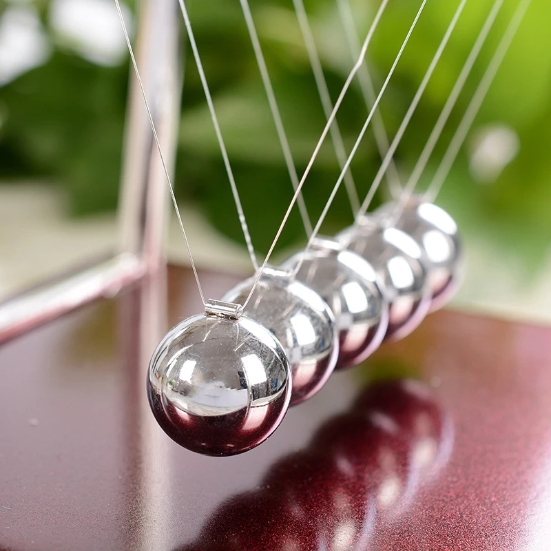 Newton's Cradle Desk Table Dec - Newton Cradle Large recensione e prezzo